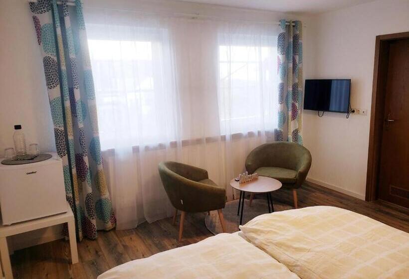 اتاق استاندارد با چشم‌انداز باغ, Alter Hirsch