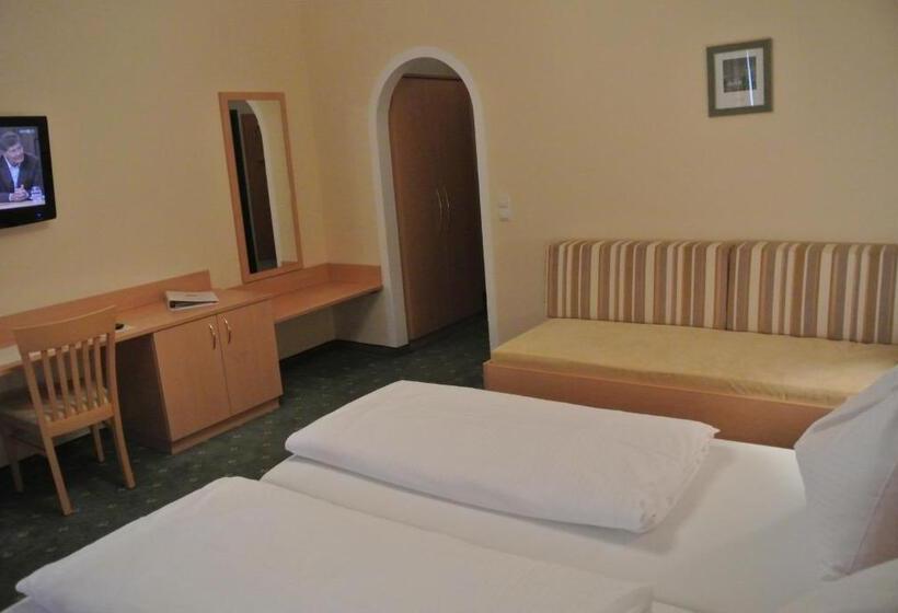 غرفة قياسية ثلاثية, Landhotel Stofflerwirt