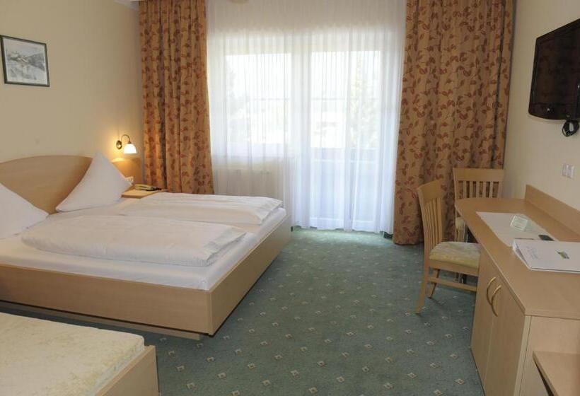 Номер Стандарт Трехместный, Landhotel Stofflerwirt