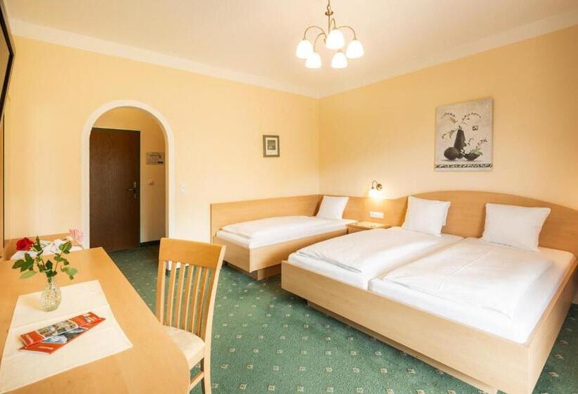غرفة قياسية ثلاثية, Landhotel Stofflerwirt