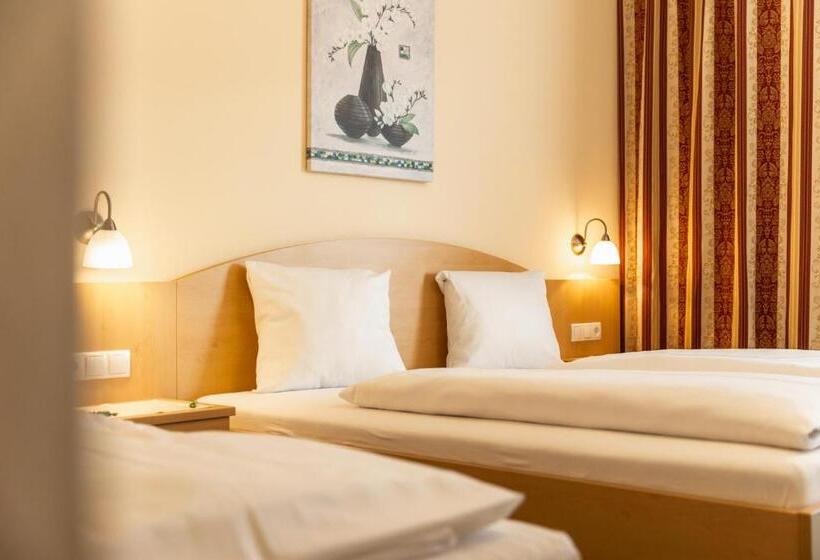 غرفة قياسية ثلاثية, Landhotel Stofflerwirt