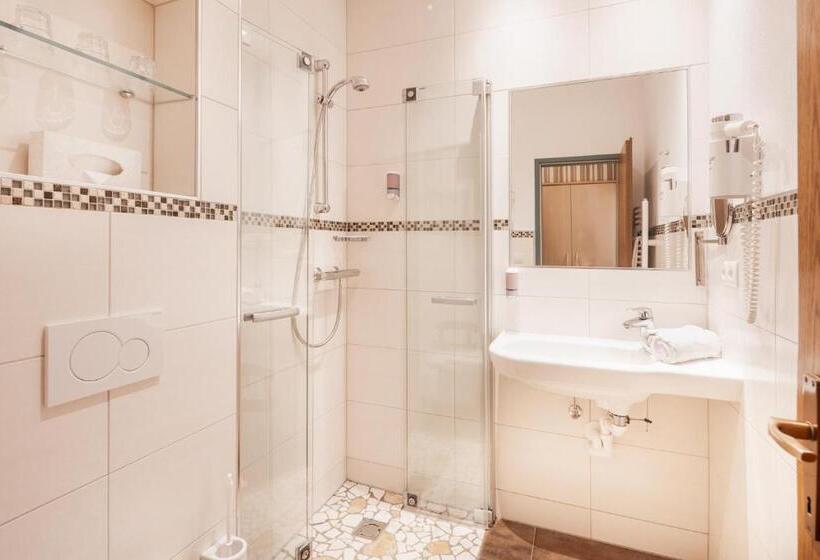 Номер Стандарт Трехместный, Landhotel Stofflerwirt