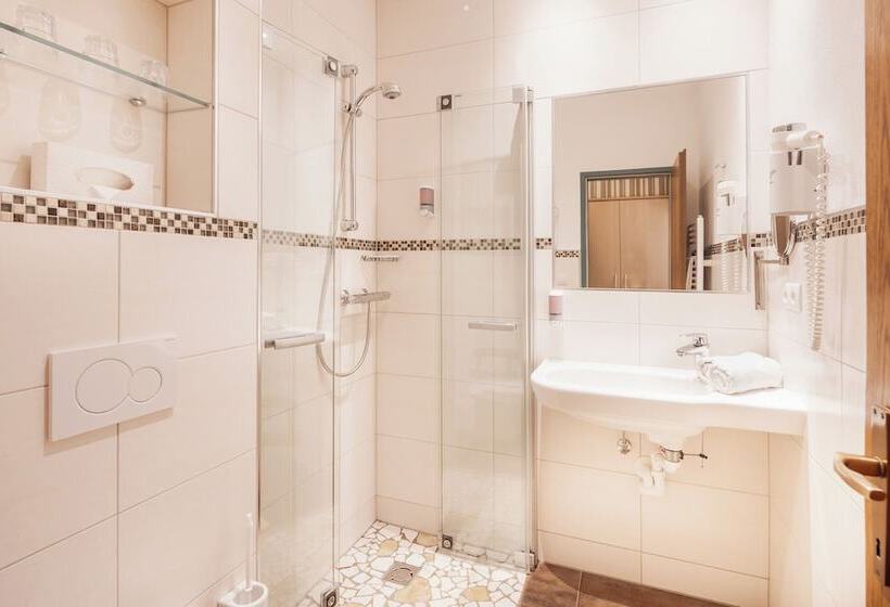 غرفة قياسية ثلاثية, Landhotel Stofflerwirt