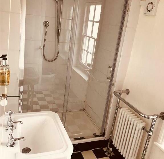 Семейный Номер, Longs Hotel & Inn