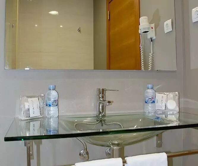 اتاق استاندارد, As Torrent