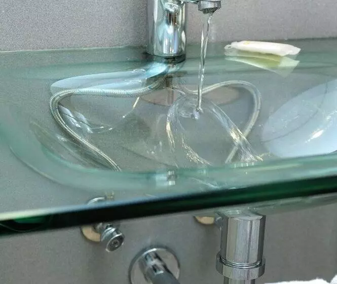 اتاق استاندارد, As Torrent