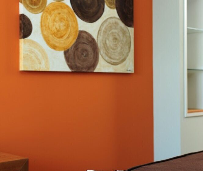 اتاق استاندارد سه نفره, As Torrent