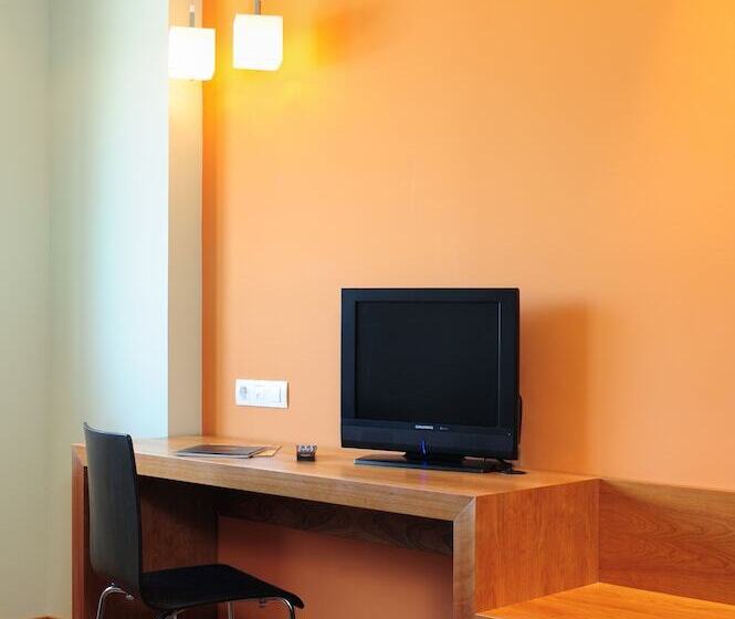 اتاق استاندارد سه نفره, As Torrent