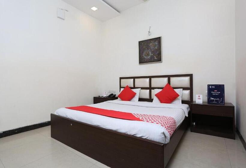 اتاق کلاسیک سه تخته, Oyo 2660  Radhe Inn