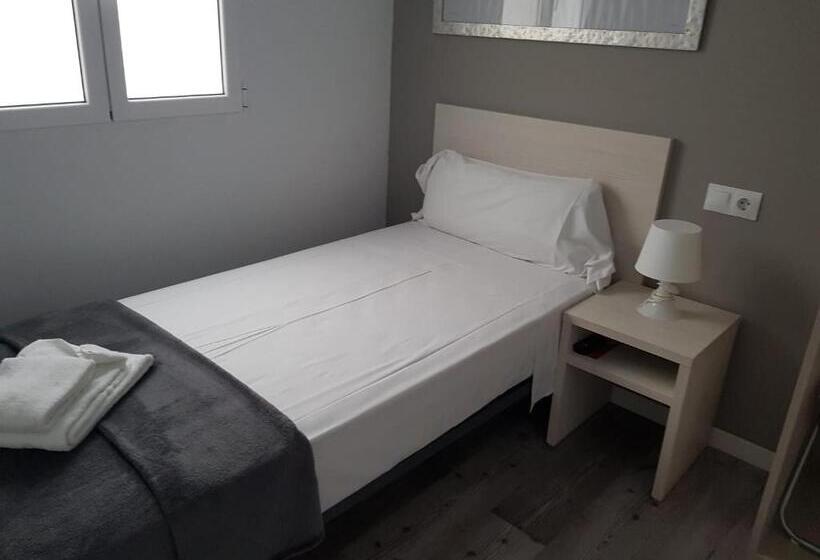 اتاق استاندارد یک نفره, Blu Hostal Diana