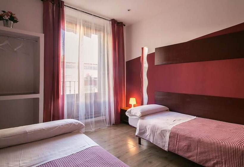 اتاق استاندارد با سرویس بهداشتی مشترک, Hostal La  Casa  De La  Plaza