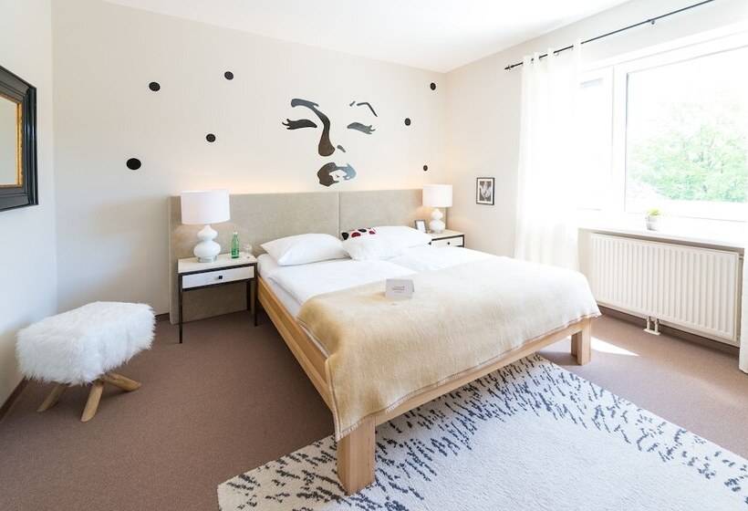 غرفة قياسية, Das Eisenberg