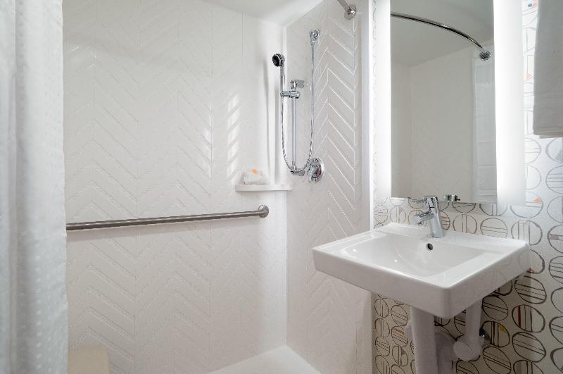 适合残疾人士使用的带超级大床的标准间, Holiday Inn Wall Street, An Ihg