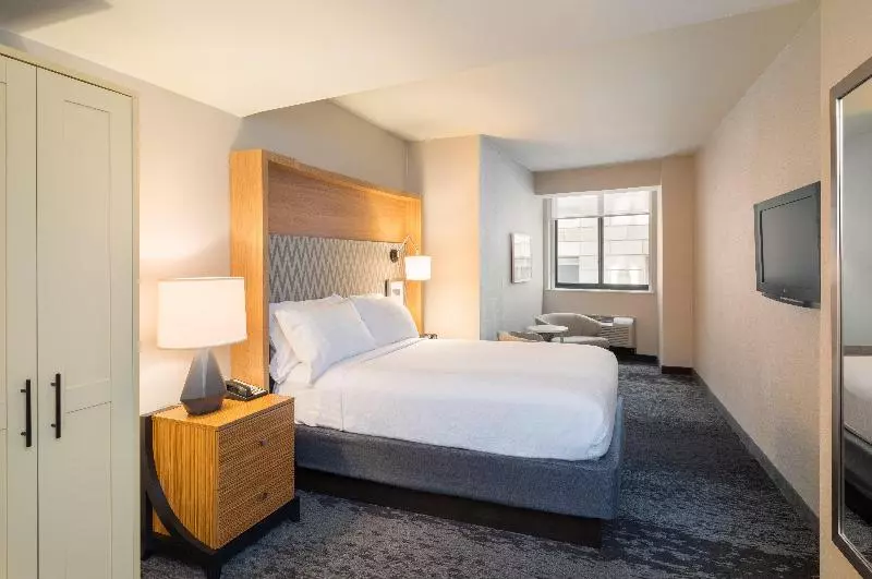 اتاق استاندارد با تخت بزرگ برای معلولان, Holiday Inn Wall Street, An Ihg