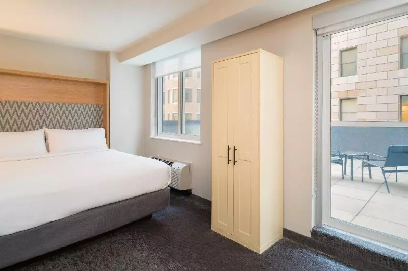 اتاق استاندارد با تخت بزرگ, Holiday Inn Wall Street, An Ihg
