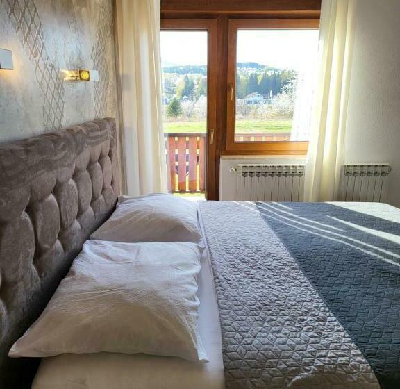 اتاق استاندارد سه نفره, House Tina