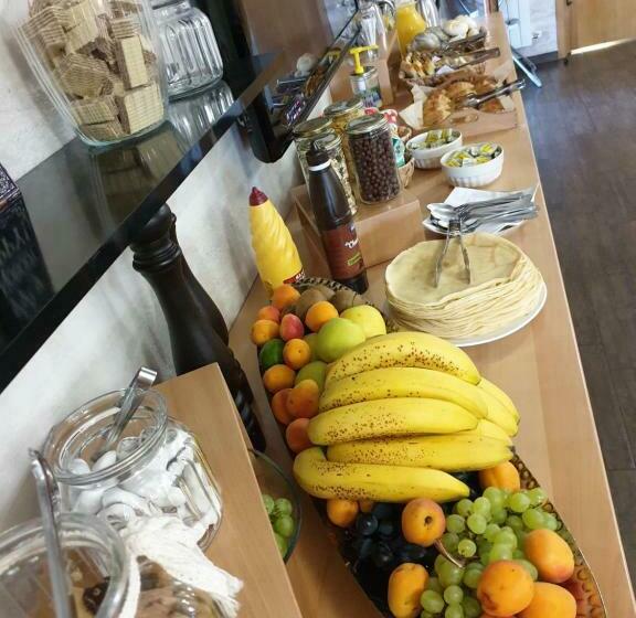 غرفة قياسية ثلاثية, House Tina