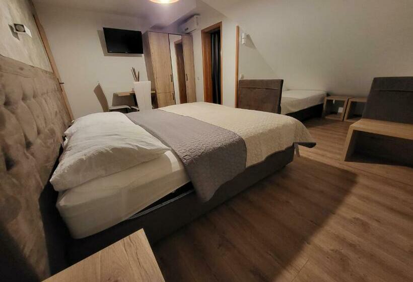 غرفة قياسية ثلاثية, House Tina