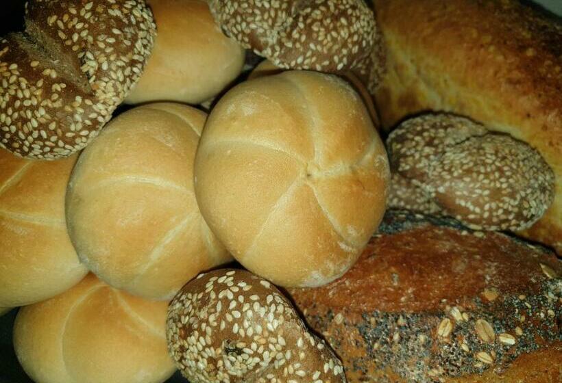 غرفة قياسية ثلاثية, House Tina