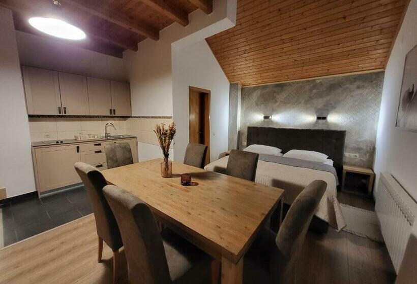 استودیوی استاندارد, House Tina