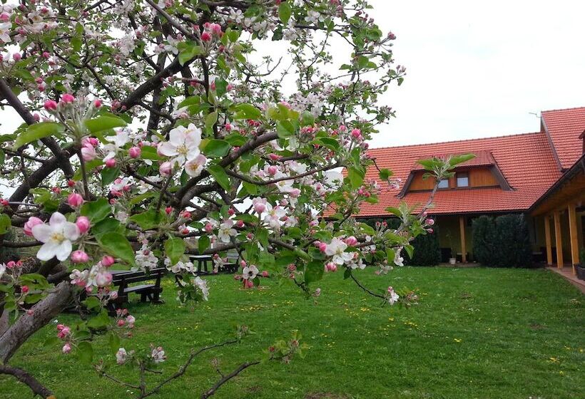 غرفة قياسية رباعية, House Tina