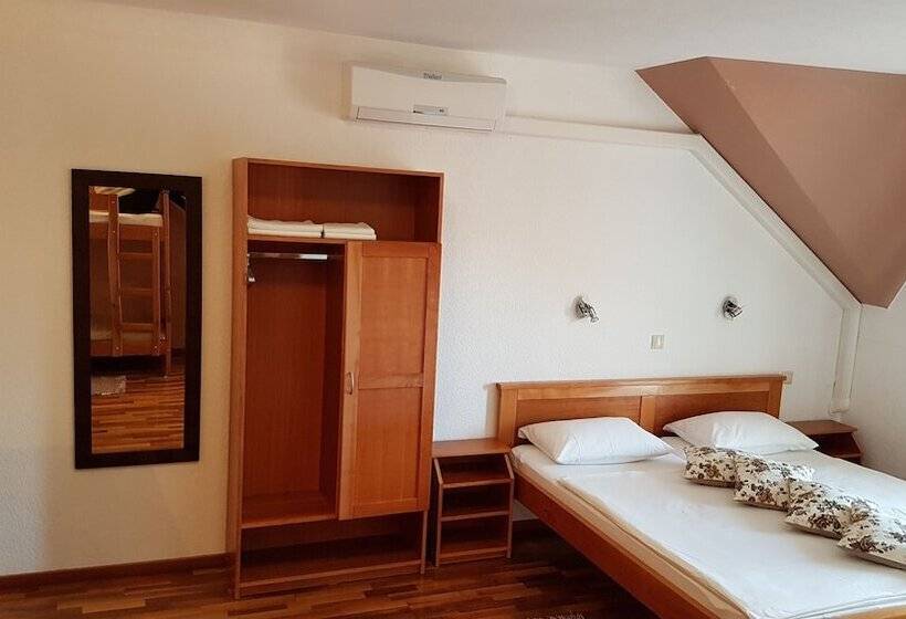 غرفة قياسية رباعية, House Tina