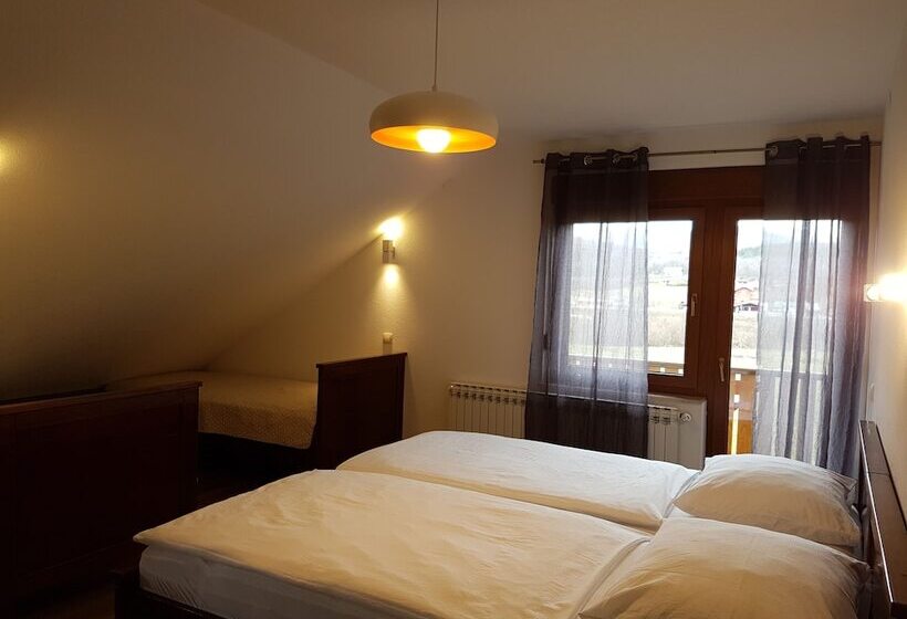 غرفة قياسية رباعية, House Tina