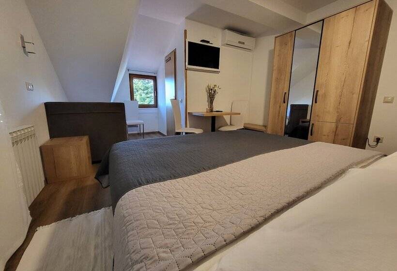 اتاق استاندارد سه نفره, House Tina