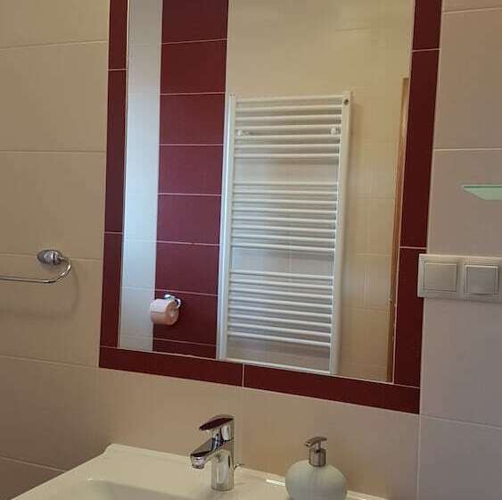 غرفة كومفورت, House Tina