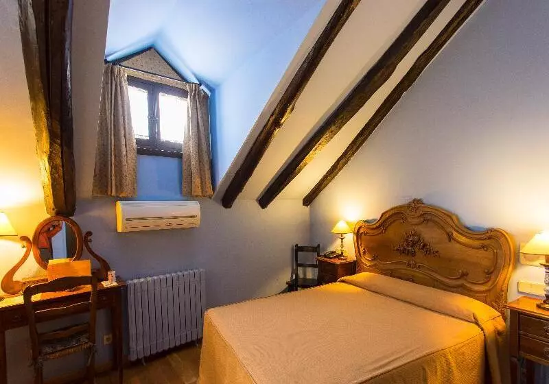 اتاق استاندارد یک نفره, La Posada Regia