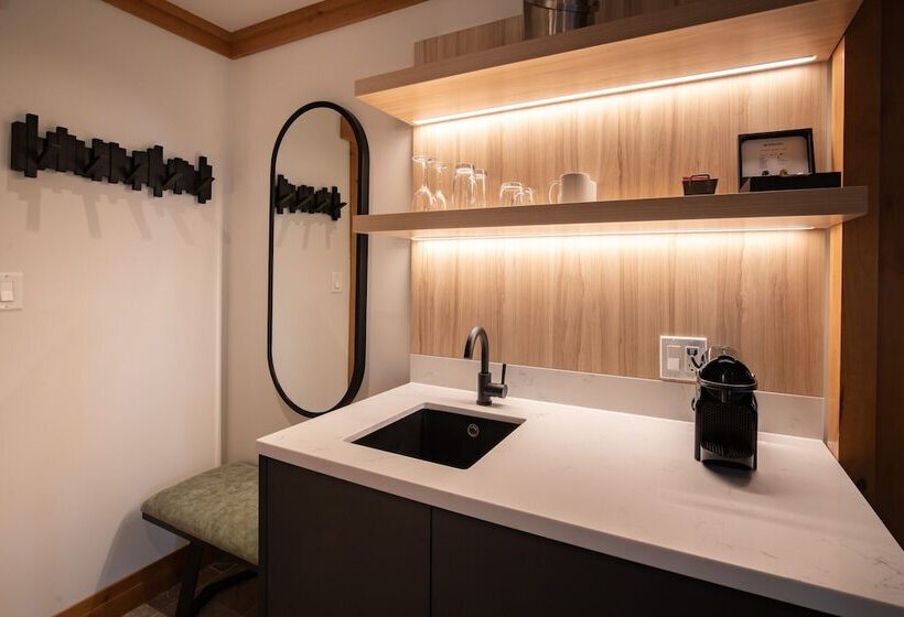 ダブルベッドのスタンダードスタジオ, Nita Lake Lodge