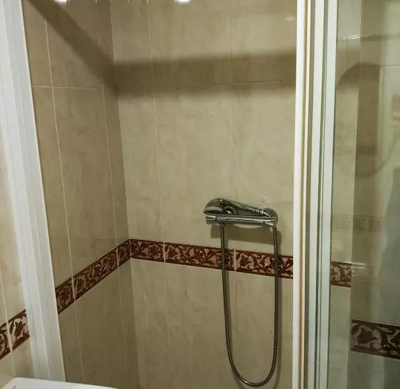 اتاق استاندارد سه نفره, Toctoc Rooms