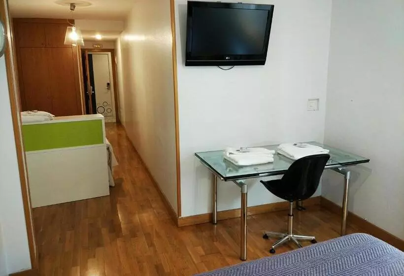 اتاق استاندارد سه نفره, Toctoc Rooms
