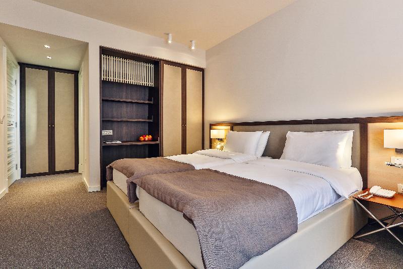 ファミリールーム, Bono