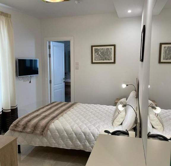 Standard Room with Balcony Side Sea View, La Reggia Seaview Guesthouse