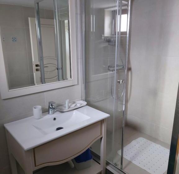חדר משפחתי, Sky Park Home