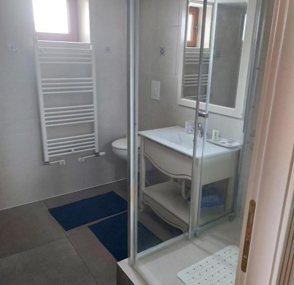 חדר משפחתי, Sky Park Home