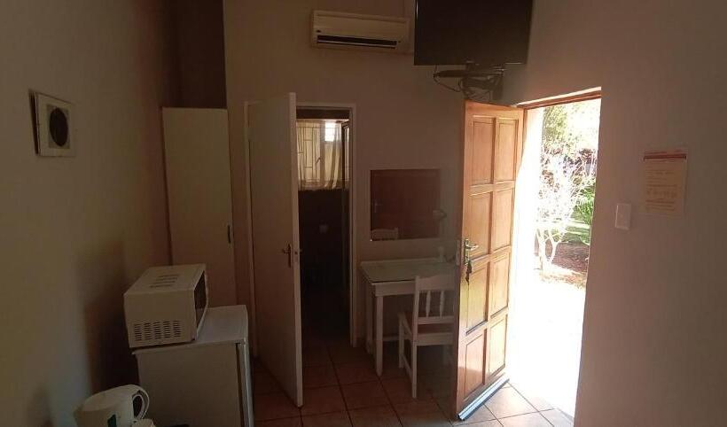 Номер Стандарт, The Guesthouse On Main