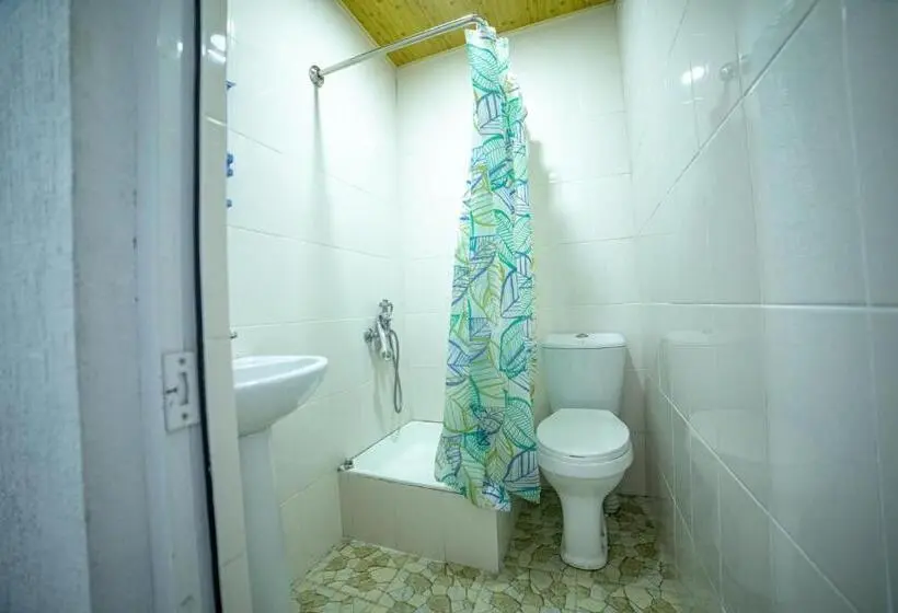 اتاق استاندارد سه نفره, Hostel Nabi Bobo