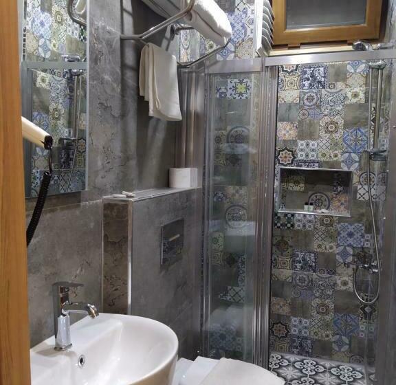 اتاق استاندارد یک نفره, Bonami