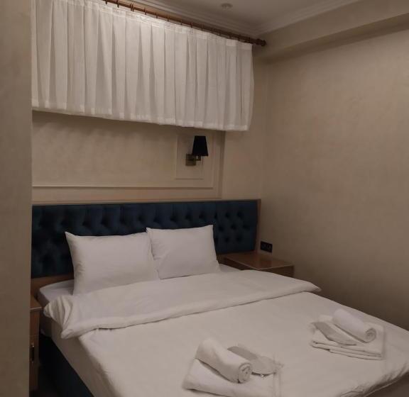 اتاق استاندارد یک نفره, Bonami