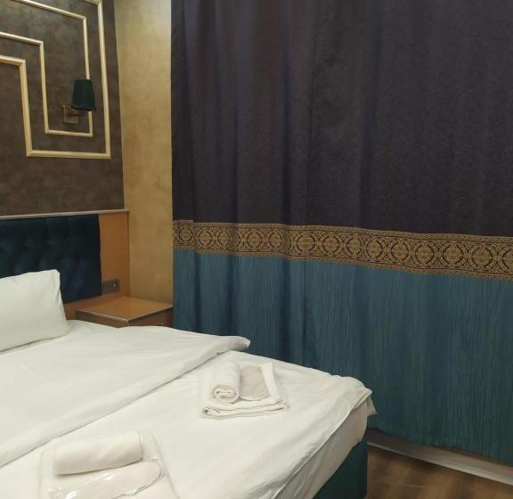 اتاق استاندارد سه نفره, Bonami
