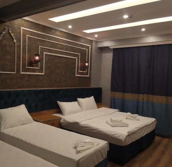 اتاق استاندارد سه نفره, Bonami