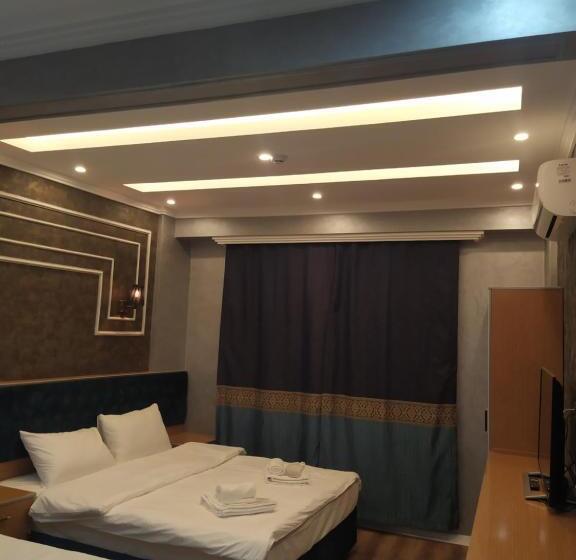 اتاق استاندارد سه نفره, Bonami