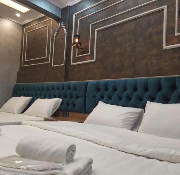 اتاق استاندارد سه نفره, Bonami