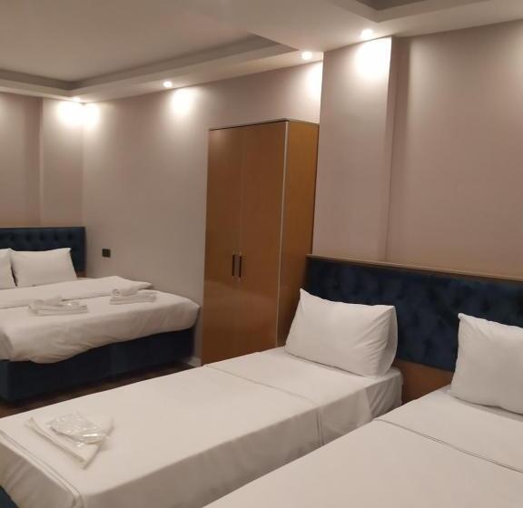 Economy Quadruple Room, Bonami