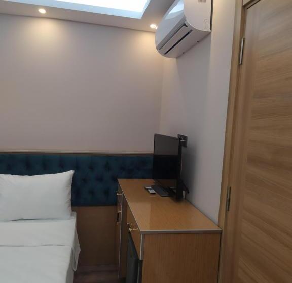 Economy Quadruple Room, Bonami