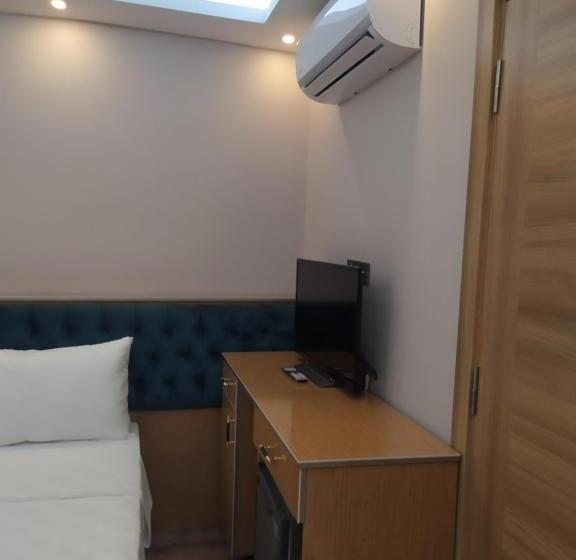 Economy Quadruple Room, Bonami