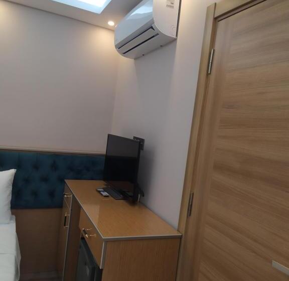 Economy Quadruple Room, Bonami