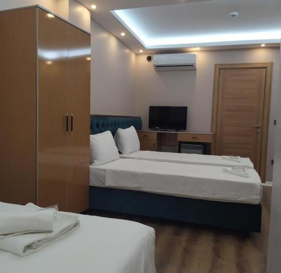 Economy Quadruple Room, Bonami